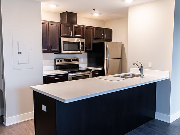 3rd image of 3424 Chicago Dr #305