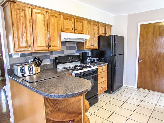 4th image of 303 Pine Ln