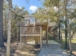 5047 Nelson St, Bay Saint Louis, MS 39520