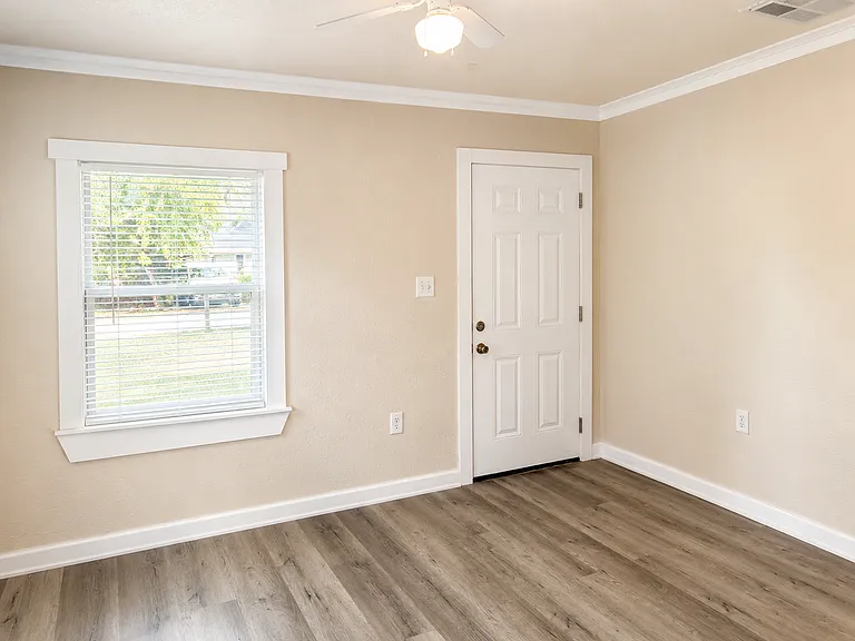 591 Joy Dr — Photo 5