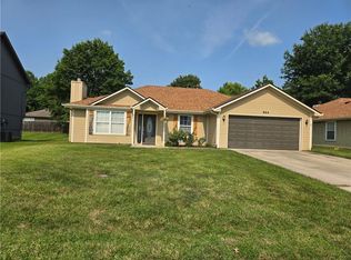 824 SW Woodland Dr, Grain Valley, MO 64029