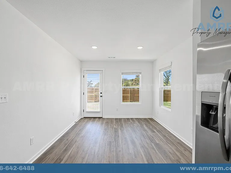313 Foliage St — Photo 5