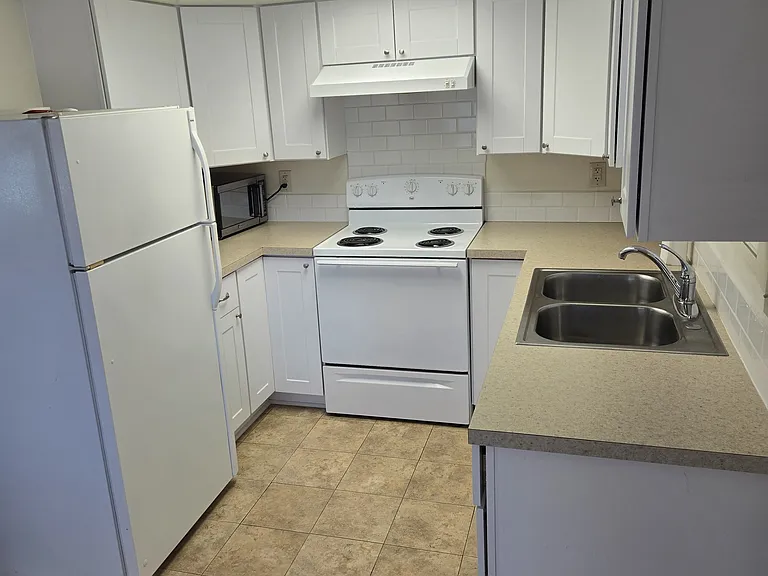 1821 N Crestmont Dr #1821 — Photo 4