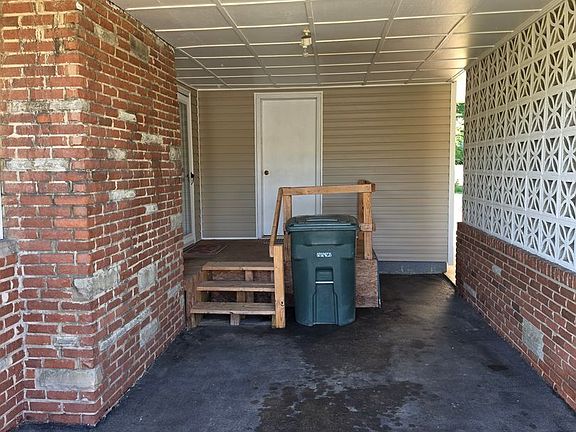 4th image of 916 Elliott St