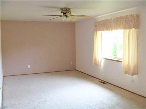 4th image of 1102 SE Scarlet Oak Dr