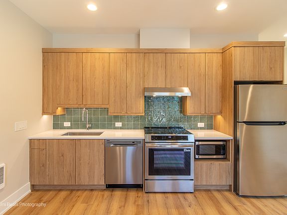 5th image of 6749 S Langley Ave #B