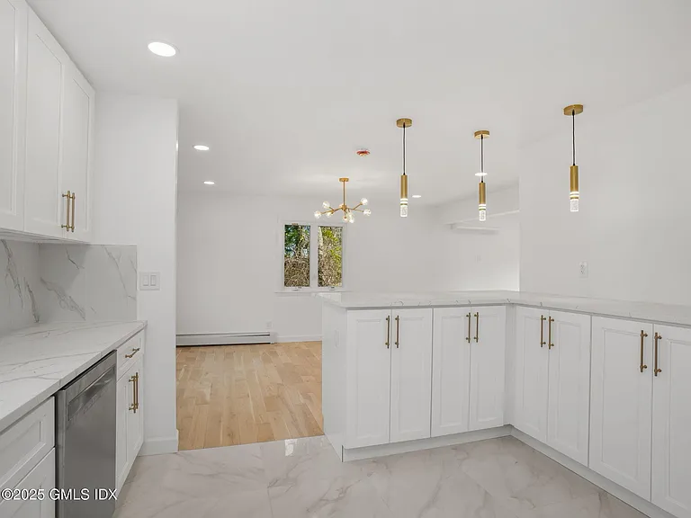 37 Edgewood Ave #A — Photo 7