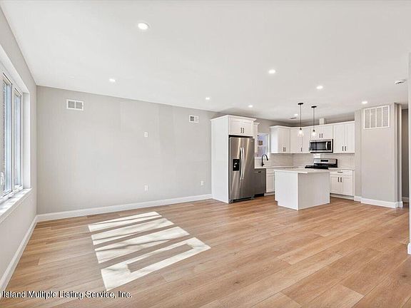 5th image of 235 Burbank Ave