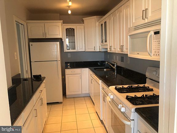 4th image of 4515 Willard Ave APT S1916