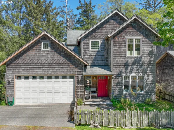625 N Larch St, Cannon Beach, OR 97110