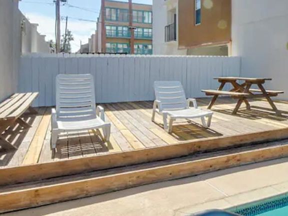 5th image of 5550 N Gulf Blvd #605