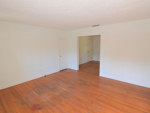 4th image of 3812 Tyndale Dr
