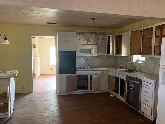 4th image of 109 E 35th St