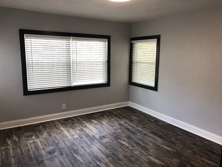 2901 W Main St — Photo 14