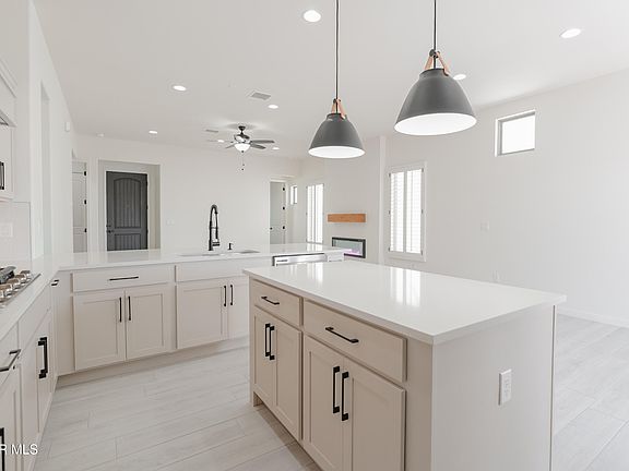 2nd image of 533 Paseo De La Reina St