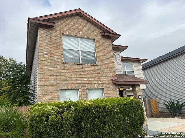 4 bed, 2.5 bath, 1734 sqft, $1,800 — Photo 3