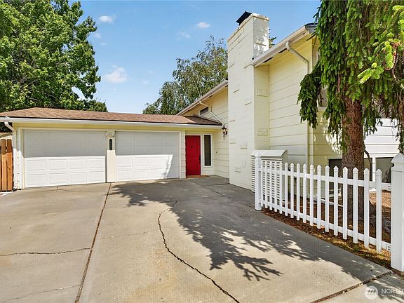 3rd image of 909 N James Avenue