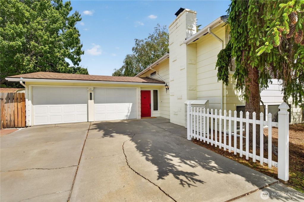 909 N James Avenue, East Wenatchee, WA - View 3
