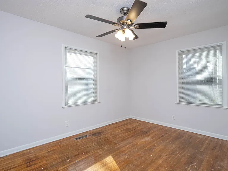606 Village Ct — Photo 12