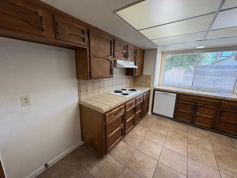 2943 W Ashland Ave — Photo 25