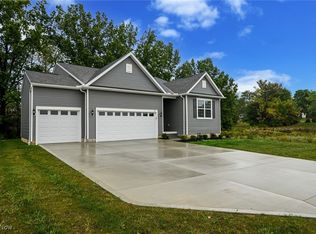 132 Country Meadow Ln, Wadsworth, OH 44281
