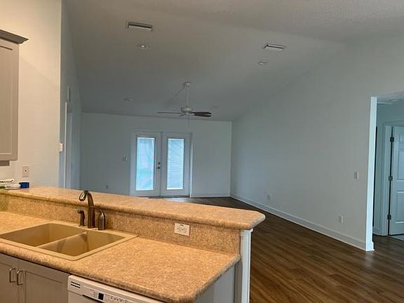 5th image of 927 Magnolia Ave