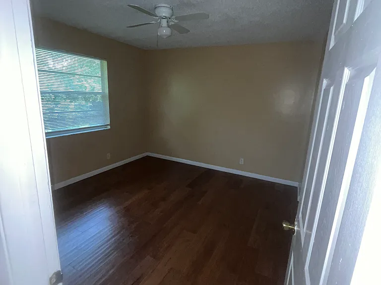 1192 W 36th St #5 — Photo 7