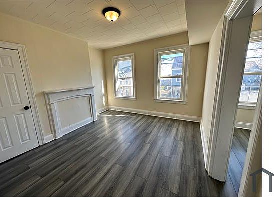 3rd image of 74 Plum St Floor 1