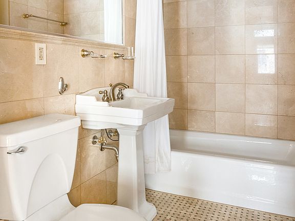 5th image of 8 W 71st St APT 3