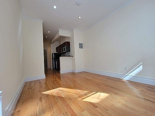 5th image of 301 10th Ave #1X