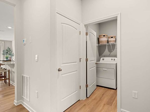 5th image of 35 Coggins Pl NE