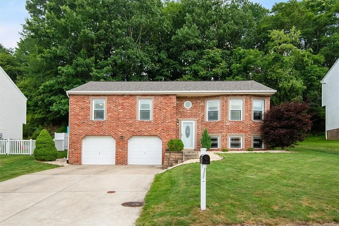 469 Shelbourne Dr photo 1