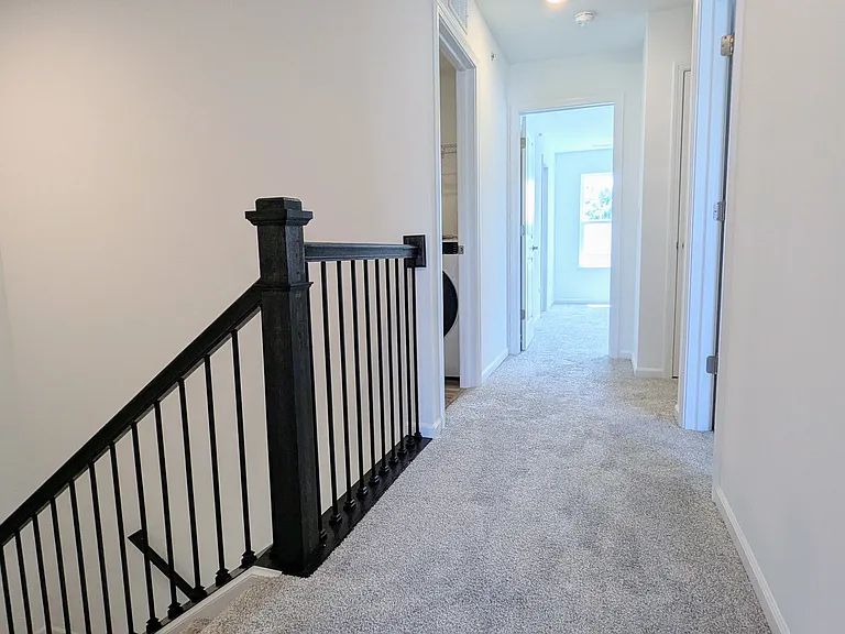 809 Lindsay Ln — Photo 8