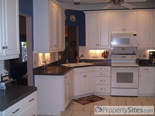 3rd image of 818 E Willow Point Pl