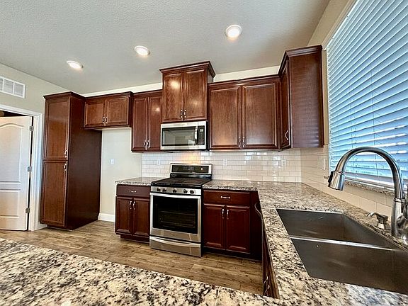4th image of 2925 Lampard Way