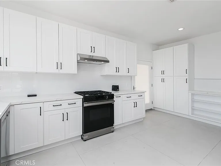 5084 Campo Rd — Photo 29