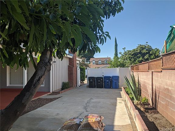 5th image of 20804 Schoolcraft St