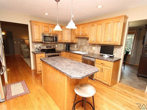 2nd image of 105 W Carmel Ln