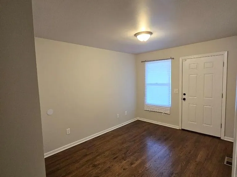 212 N Walnut St — Photo 21