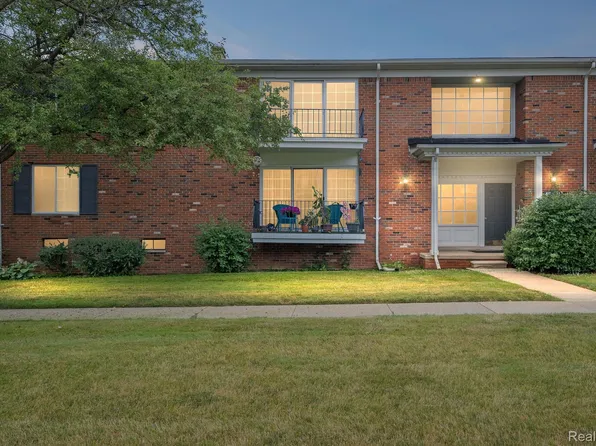 454 Fox Hills Dr N APT 5, Bloomfield Hills, MI 48304