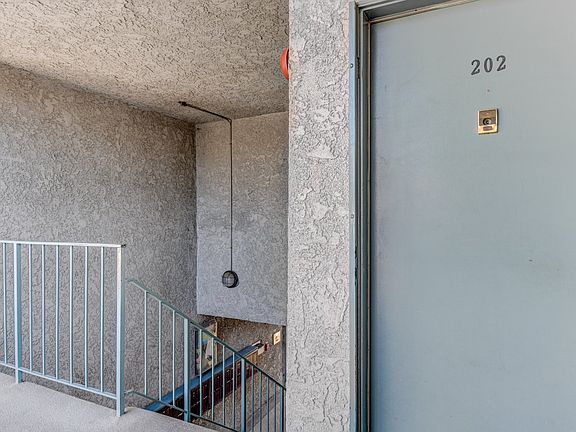 4th image of 6245 Woodman Ave APT 202