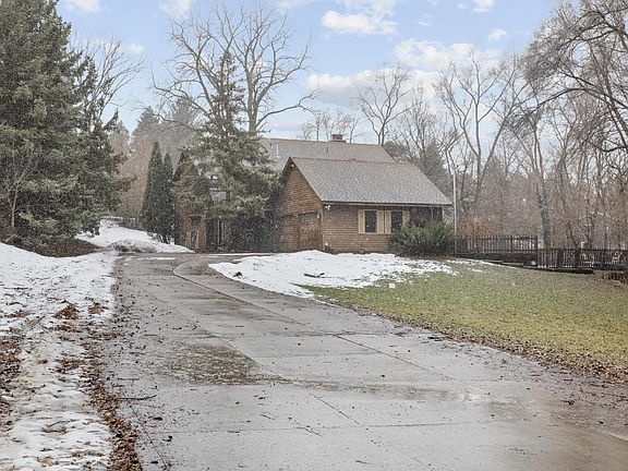 3rd image of 2891 Egan Ave