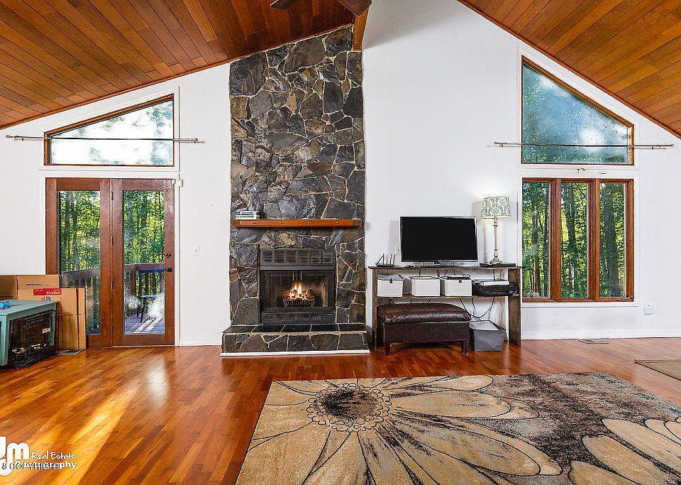 1st image of 20948 Meadow Lake Dr