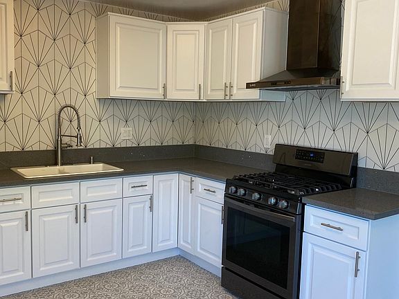 2nd image of 4819 Eagle Rock Blvd #C