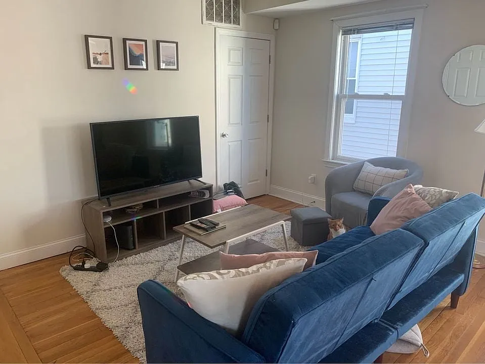 3 bed, 1000 sqft, $4,495 — Photo 3