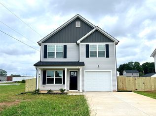 697 3rd St SE, Conover, NC 28613