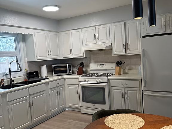 4th image of 647 Poppy Dr