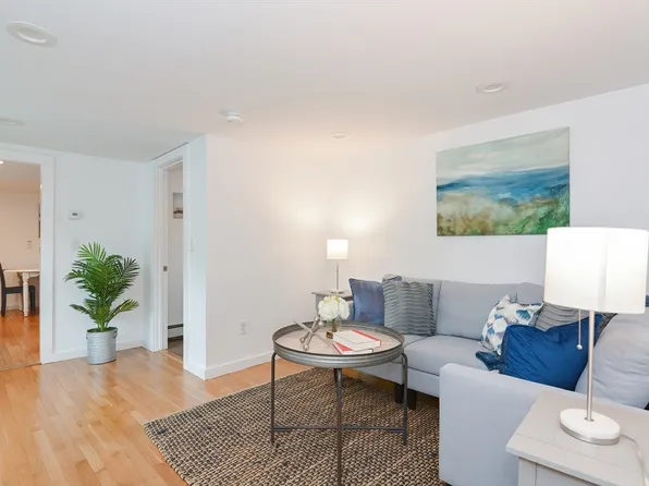 20 Dashwood St, Revere, MA 02151