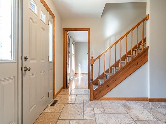 3rd image of 9 Knollwood Dr