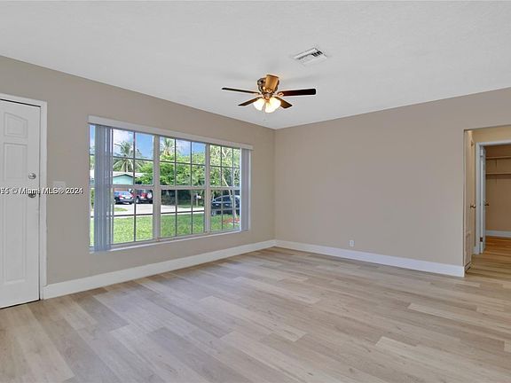 4th image of 1080 NW 21st St